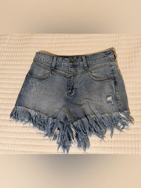 CELLO Distressed Fringe Hem Denim Shorts - size Medium NWOT
